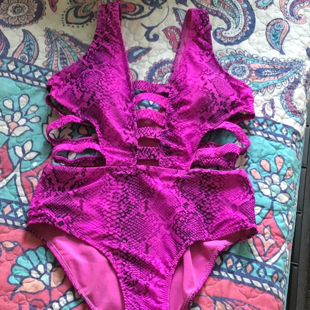 Pink & black swimsuit “(One piece